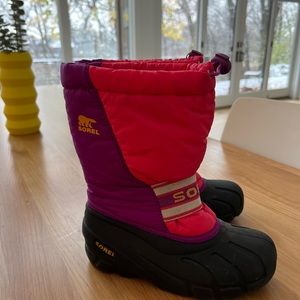 Sorel pink and purple girls’ flurry snow boots, like new, size 3.